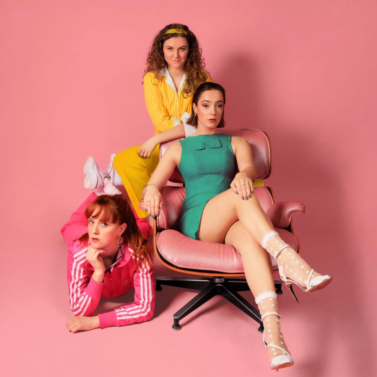 DOETINCHEM — Satirische musical TRADWIVES brengt electropop en humor naar Amphion