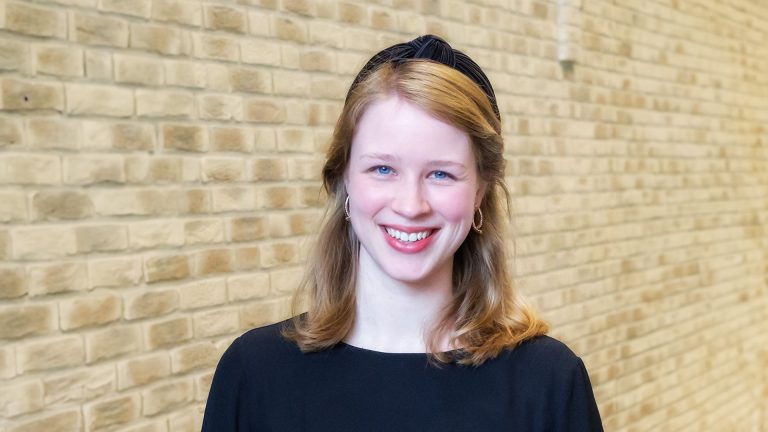 LOCHEM β Organist Gertine Hoefnagel speelt marktorgelconcert in Lochem