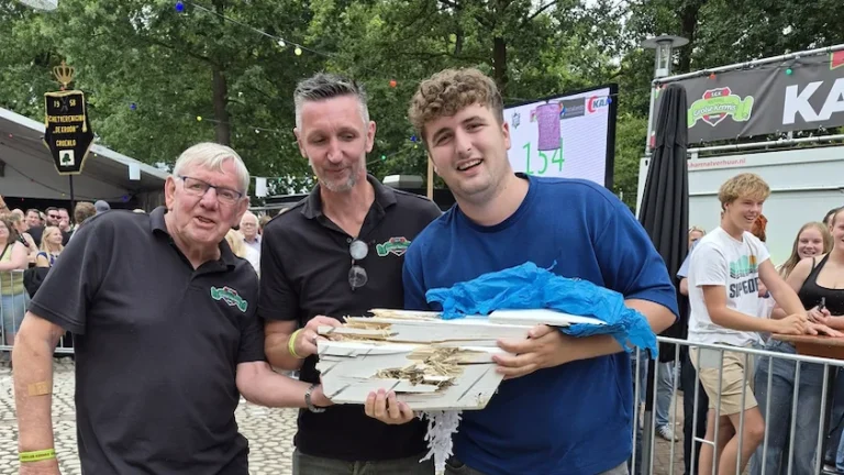 GROENLO — Na bijna zes uur schieten is Jelle van Oene de nieuwe schutterskoning