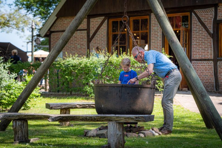 LIEVELDE – Ambachtsdagen in Achterhoeks Openluchtmuseum laten oude technieken zien