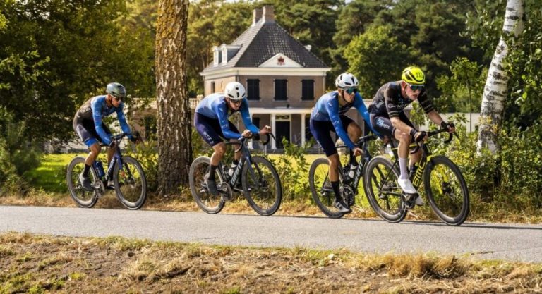 ACHTERHOEK — 23 wielerploegen starten in Ronde van de Achterhoek in Ulft